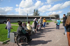  М. Борисенкова оценила доступность пешеходных экскурсий для людей с инвалидностью. 